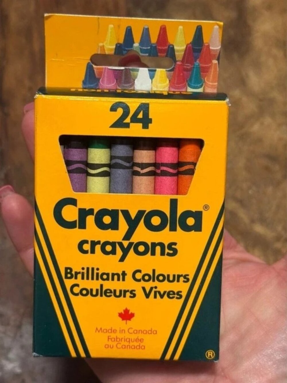 Crayola 24 Count Crayons Brilliant Colors Made In Canada Binney & Smith Vintage